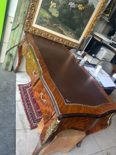 Mesa Antiga de Madeira Maciça