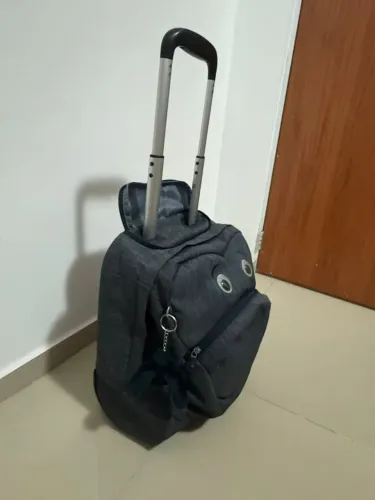 ? MOCHILA NUSI CINZA - Kipling ORIGINAL | RODINHAS 360° ( usada, em ótimo estado ).