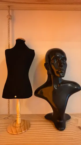 2 MANEQUINS DE ACESSÓRIOS
