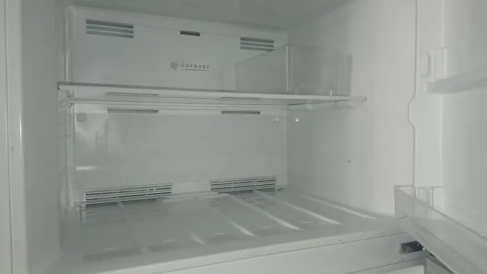 Geladeira mideia semi nova