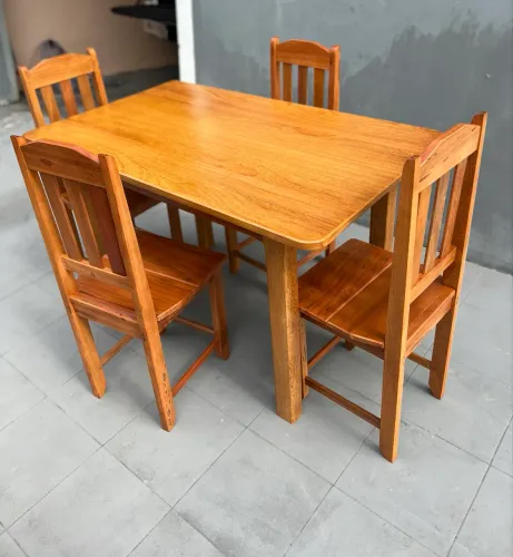 Mesa de jantar Madeira de lei 4lugares nova de fábrica. Entregamos