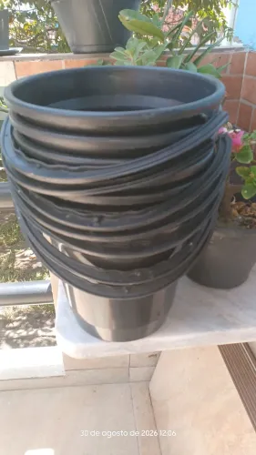 Vendo Baldes Pretos de 6 Lts.