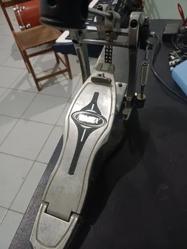 Vendo pedal de bateria
