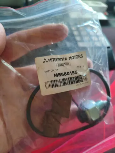 Sensor Tração 4x4 Caixa Transferência Mitsubishi MR580155 - Pajero Full / Dakar / Triton