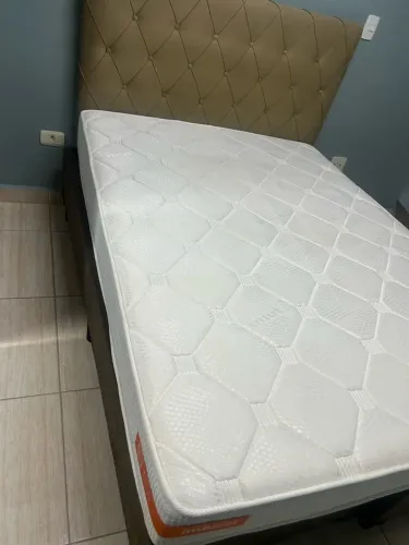 Cama box com cabeceira