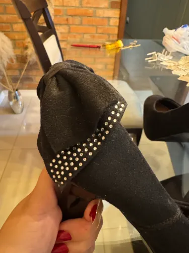 Sapato Scarpin Vizzano Camurça Preto com Laço e Strass