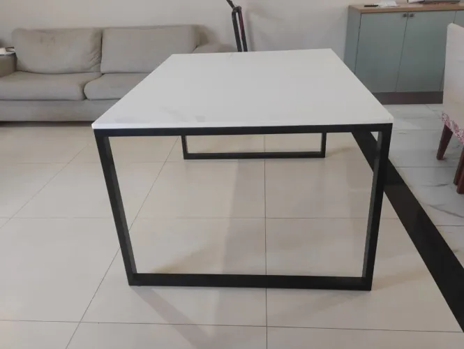Mesa de Metalon com tampo em pedra nano Glass