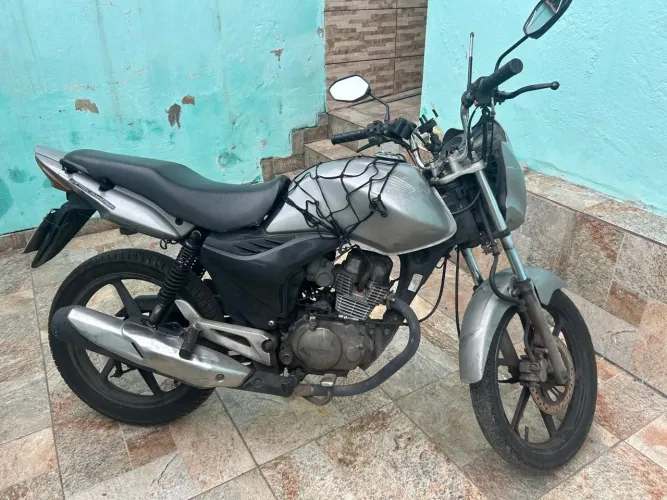 Vendo moto titan mix