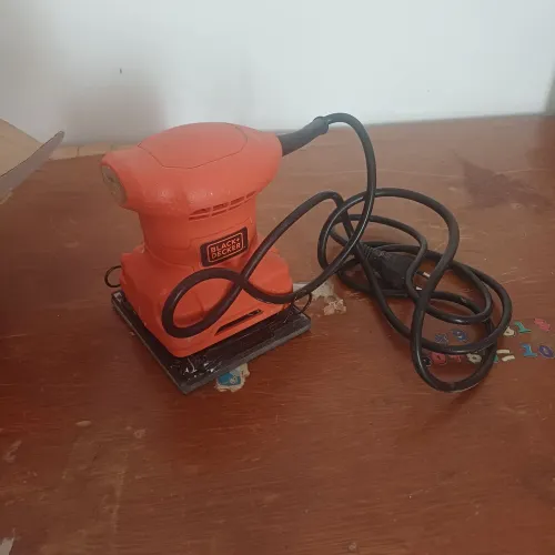 Lixadeira orbital Black+Decker