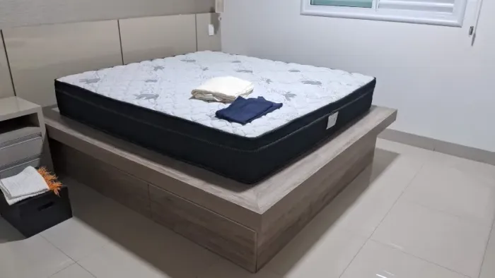 CAMA BOX + COLÇHÃO QUEEN PERFEITA SEMINOVA