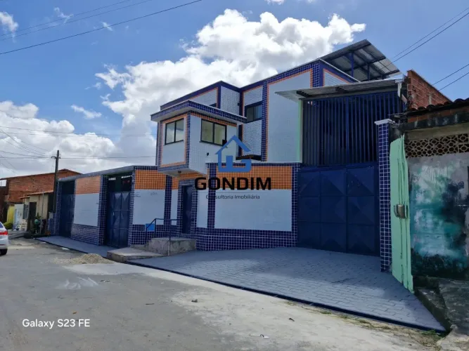 Excelente Prédio Comercial com amplo galpão