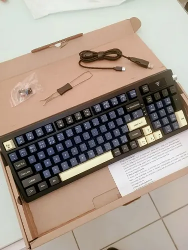 Teclado Mecânico sem fio abnt com RGB