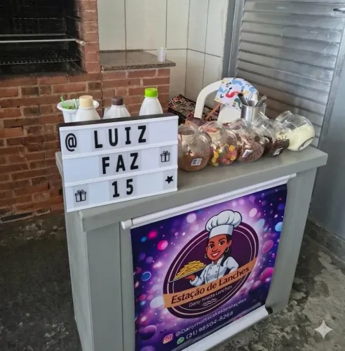 Estação de açaí e pastel