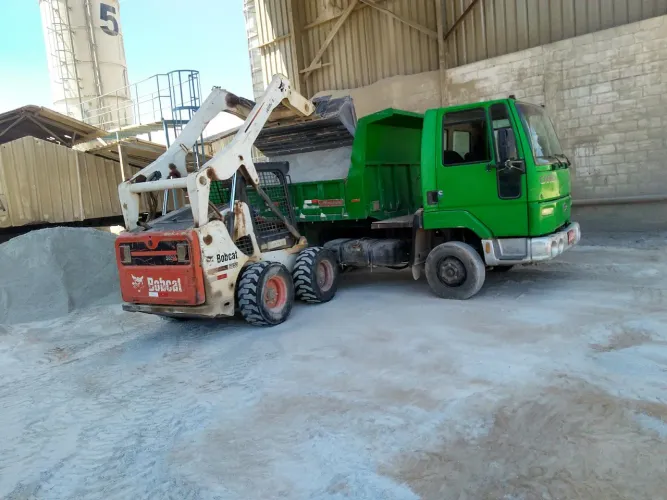 Caminhão bobcat