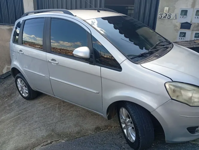 Fiat Idea Attractive 1.4 Fire Flex 8V 5P 2012