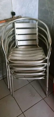Cadeira em aluminio em perfeito estado.