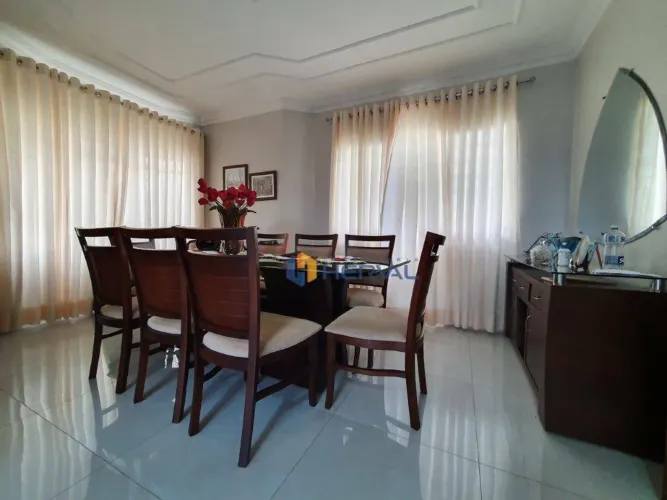 Sobrado com 3 dormitórios à venda, 183 m² por R$ 850.000,00 - Vila Morangueira - Maringá/P
