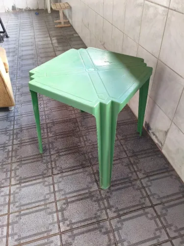 2 MESAS DE PLÁSTICO 