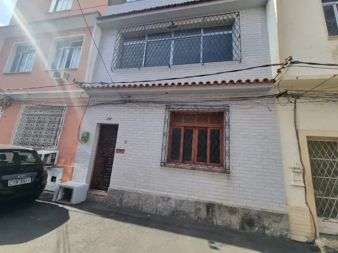 CASA DE VILA PARA ALUGAR 3 QUARTOS COM SUÍTE E TERRAÇO NO MÉIER!