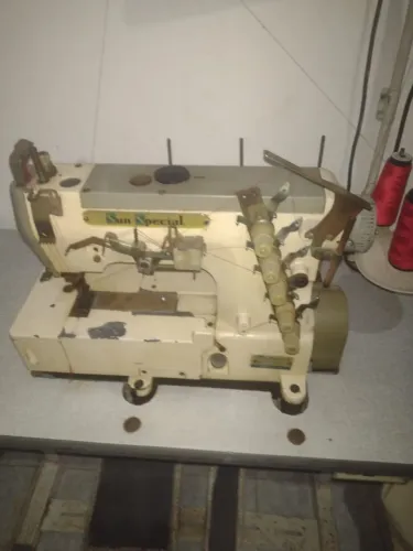 Maquina de costura GALONEIRA INDUSTRIAL funcionando perfeitamente.
