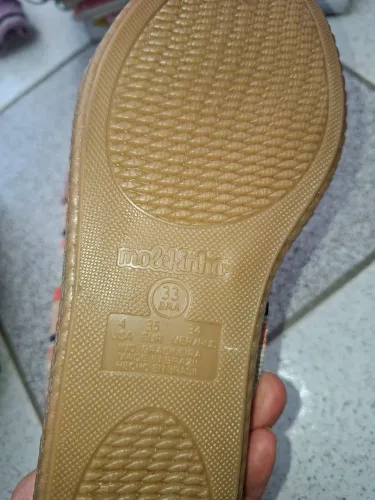 Sapatilha sem uso 