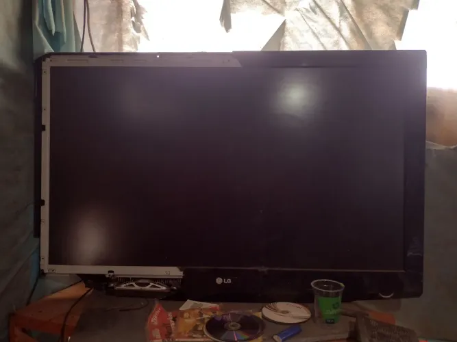 Tv 42p funcionando só tá quebrado carcaça