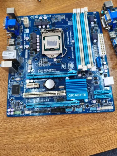 LGA1155 COM PROCESSADOR I3-3240