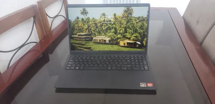 Notebook Dell Inspiron 3535 AMD Ryzen 5 7520u, 8 GB DDR5, SSD de 1 TB