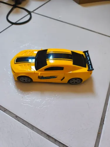 Carro que vira robô