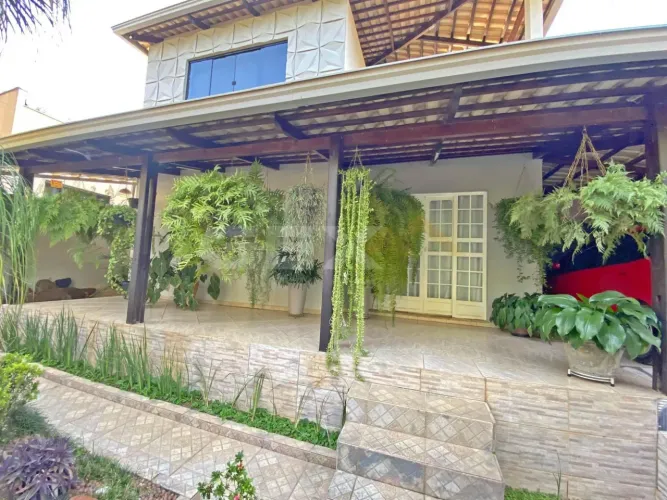 Casa à venda em Ermida, 4 quartos, 1 suíte e quintal amplo.