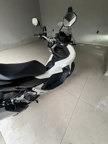 Moto adv 150