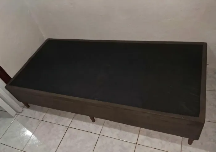 Vendo! Base solteiro, colchão de solteiro e guarda-roupa multiuso solteiro!