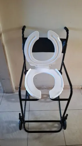 Cadeira de rodas para banheiro