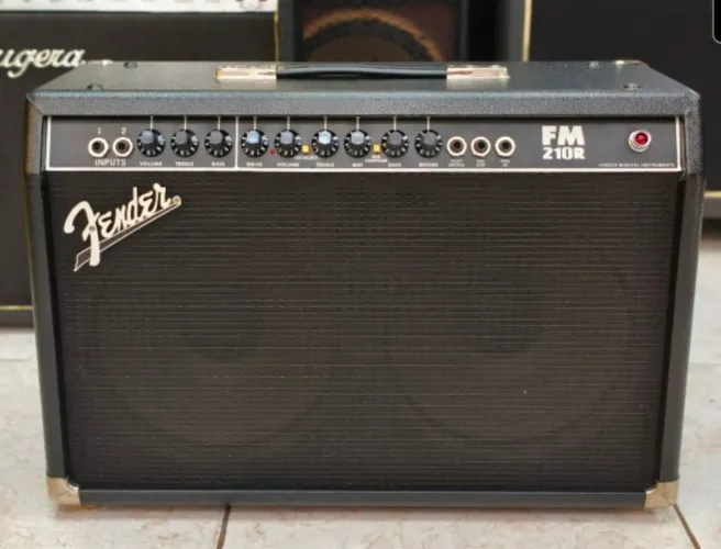 Amplificador Fender FM 210R ( falantes Sound Driver) Estado e novo e Revisado !