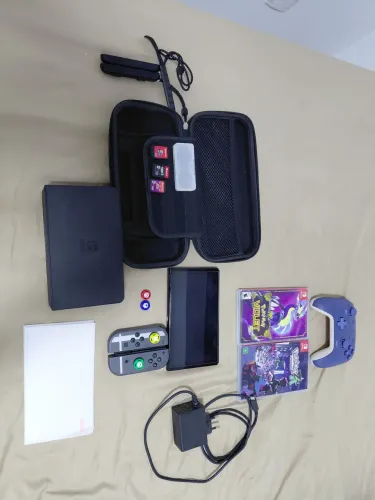 Nintendo switch OLED ed. Smash bros + 3 jogos e acessórios extras, tudo na descrição.