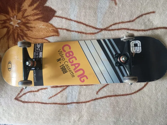 Skate completo usado pronto para andar