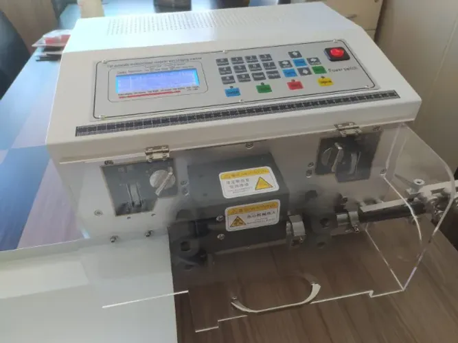 Máquina para Corte e Decape de fios elétricos até 8mm