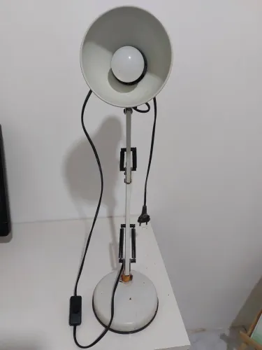 Lindo abajour de mesa