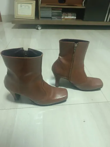 Bota de couro sintético