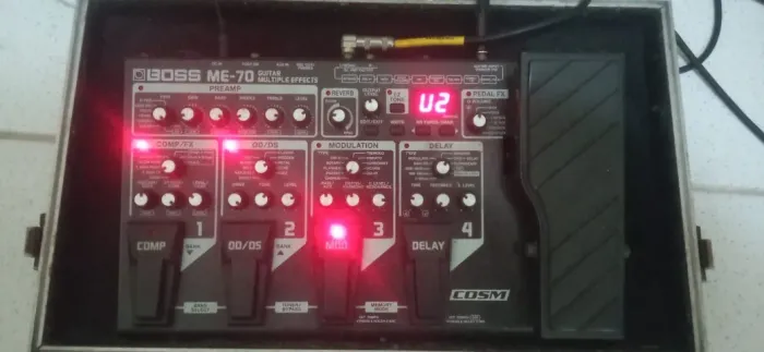 Pedal de guitarra multiefeitos Boss Me-70 + Case
