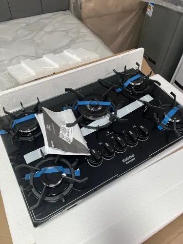 Fogão cooktop top dos top. Grades de ferro 
