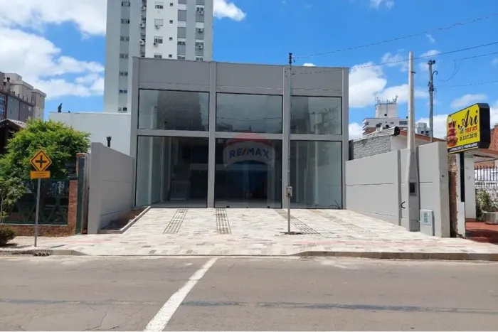 "Ponto Comercial Ideal em RS: 700m² Disponível"