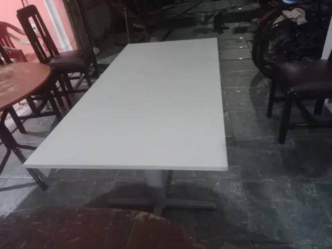 Mesa retangular branca