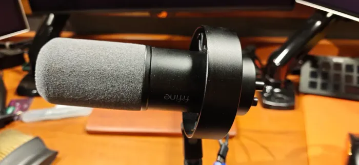 Microfone dinâmico Fifine k688 preto