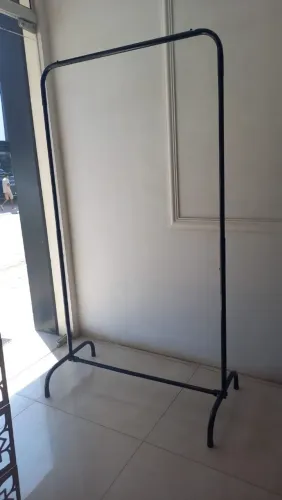 Arara de piso