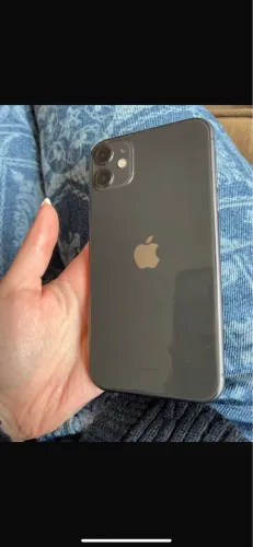 iPhone 11 128GB R$880 