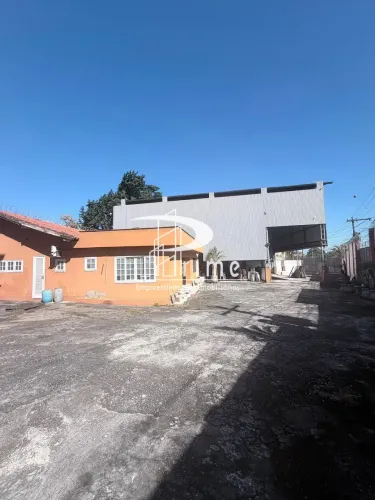 Galpão Comercial de Alto Padrão à Venda ou para Locação Excelente Localização na RJ-104/