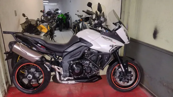 TRIUMPH TIGER 1050 SPORT 2015 BRANCA COM APENAS 33.000KM IMPECAVEL E COM GARANTIA TOTAL