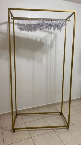 VENDO DUAS ARARA PARA ROUPAS