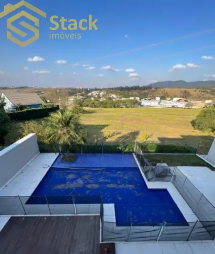 Casa à Venda no Reserva da Serra Jundiaí com 5 Suítes e Vista Privilegiada para Serra do J